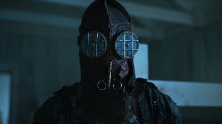 Johnny wearing his dark mask in In a Violent Nature Part 2